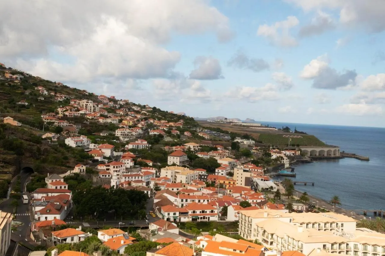 Dom wakacyjny Willa Charming House In Santa Cruz With Sea View Portugalia